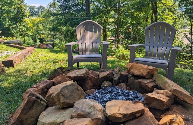 St. Elmo Oasis: Modern, Colorful, Fire Pit, 3BD