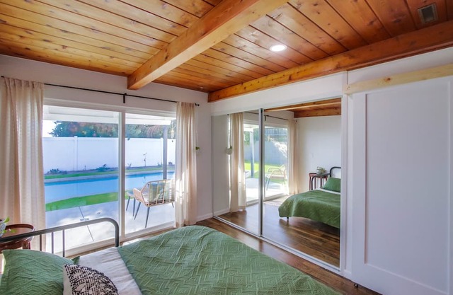 NEW Oasis - Perfect for Family Holidays! 3 bed/ 2 bath with pool, parking and pets!