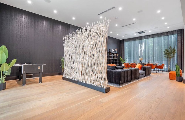 Modern 6 Bedroom w/pool in Design District