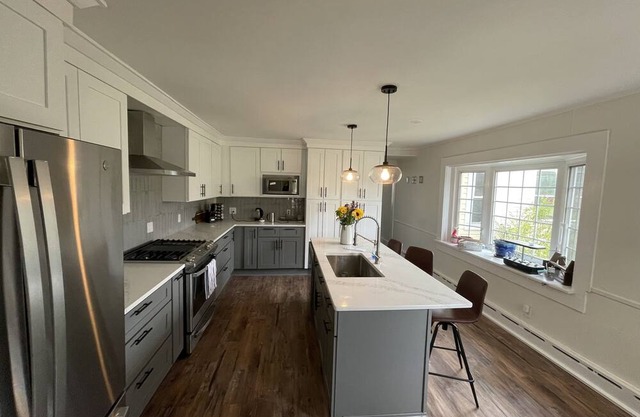 Berkshire Retreat. Heart of the Berkshires. Walkable to town and hiking trails
