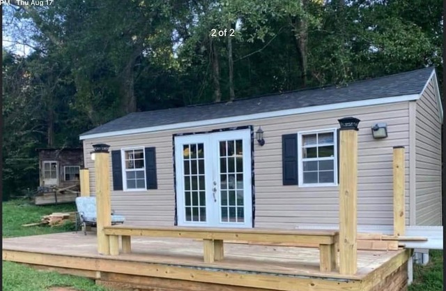 CUTE AS A BUTTON TINY HOME for the single or couple wanting adventure!!