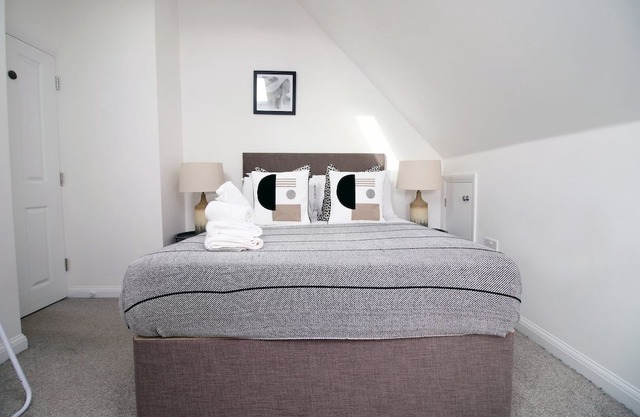 Cohost Partners Stylish Bristol Flat With Parking