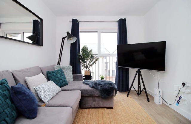 Cohost Partners Stylish 2BR Retreat Free Parking