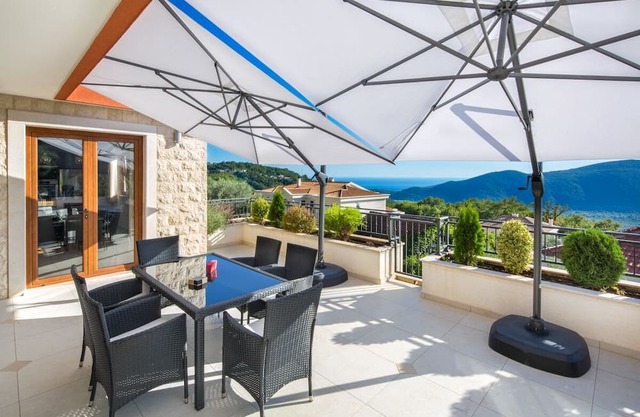 Villa Cetia - Four Bedroom Villa, Sleeps 8