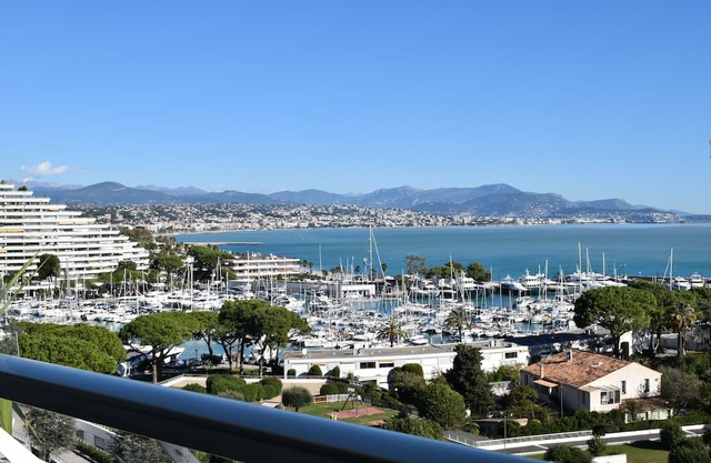 Confortable Marina Baie des Anges Studio with beautifull view
