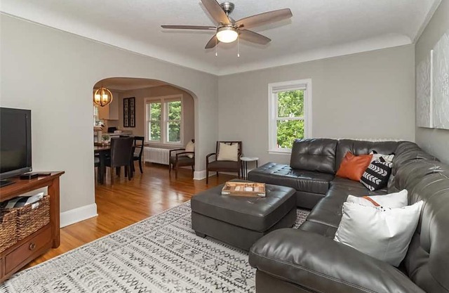 2-Bedroom Duplex with Pvt Backyard in Minneapolis