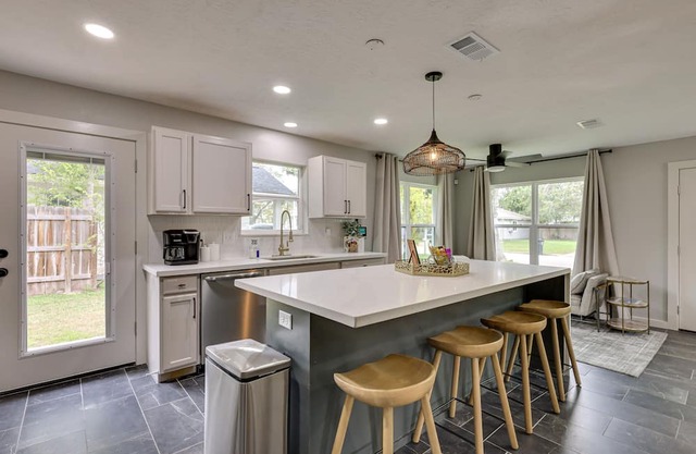 College Station Vacation Rental: 2 Mi to Texas A&M