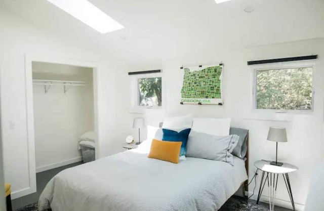 Lovely NE bright hideaway, walk to food/beer/shops