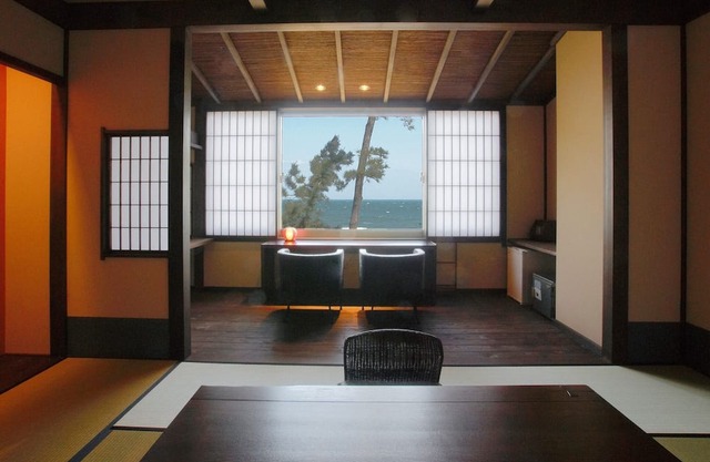 Hamachiyokan A Japanesemodern Koigatarinoma where you can see Ise Bay / Ise Mie