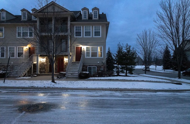Modern Gem: Garage, Laundry, Home Comforts Await in Stylish Condo Retreat.