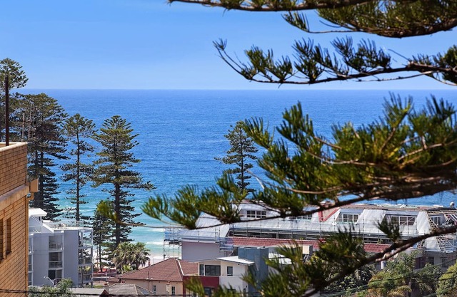 Manly Beach surf and ocean view modern home-close walk surf beach, ferry, shops.