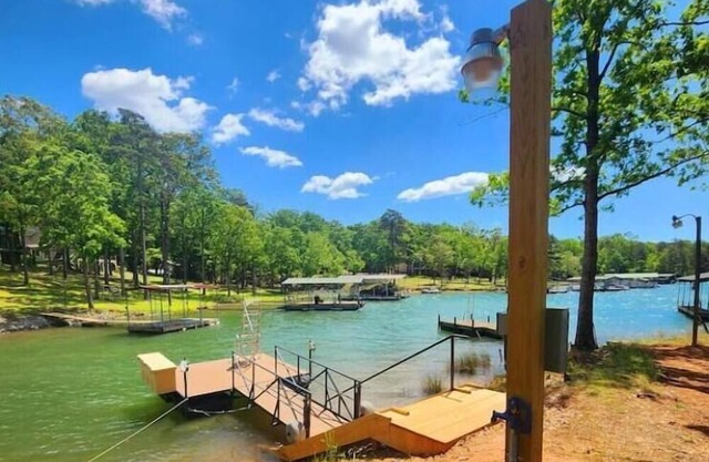 "Simply Unhitched" Lake Front RV with Swim Dock