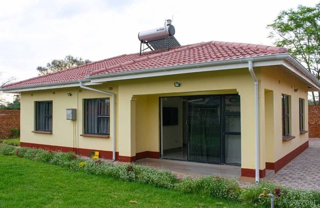 Cosy home near airport comfy beds family friendly entire house