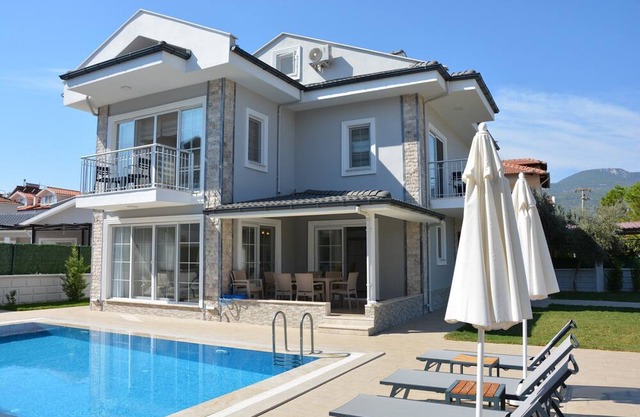 GREAT 5 BEDROOM VILLA WITH PRIVATE POOL AND GARDEN RIGHT IN CENTRE OF DALYAN!!!!