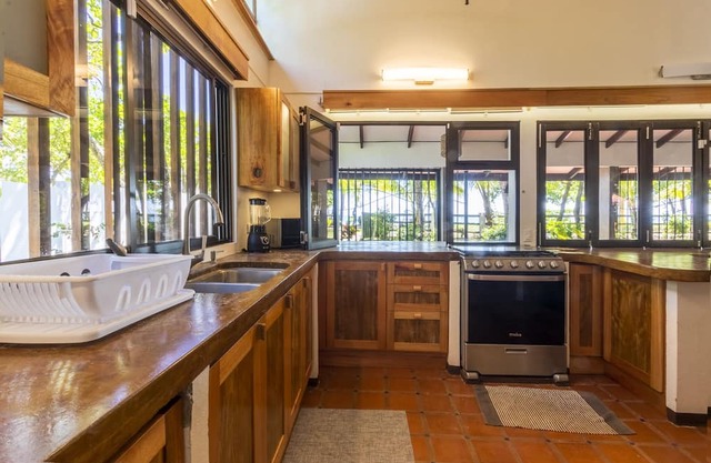 Casa Tortuga - Beachfront House