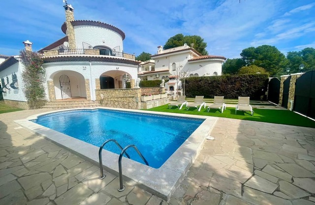Holiday house Miami-Platja for 1 - 8 persons with 4 bedrooms - Holiday home