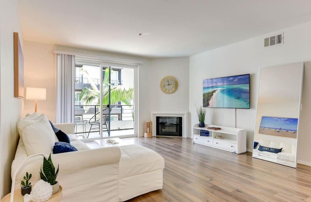 Nautical 2 Bdrm with Ocean Views