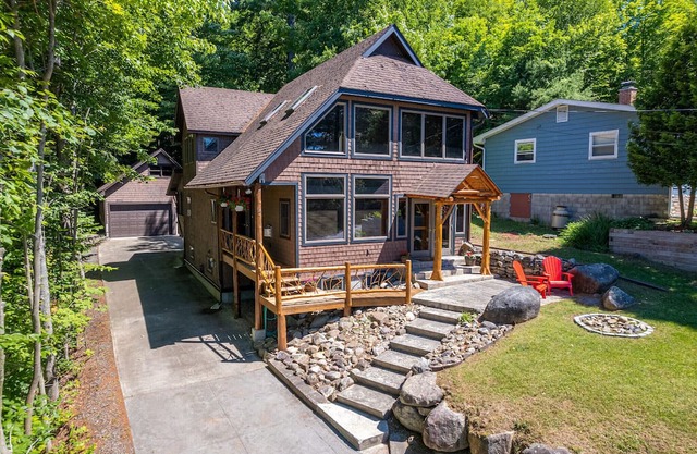 Hummingbird Lodge- Lake Views