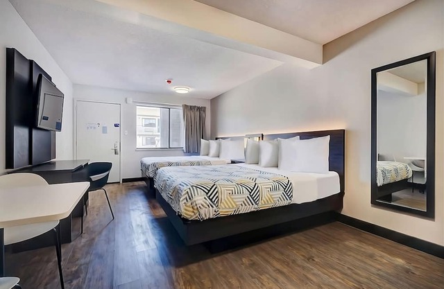 3 Modern Units Near Southwest Wyoming Airport! Free Parking, Pets are Allowed
