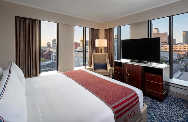 Comfort and Convenience! Private Balcony, Onsite Parking, Near Clay Monument