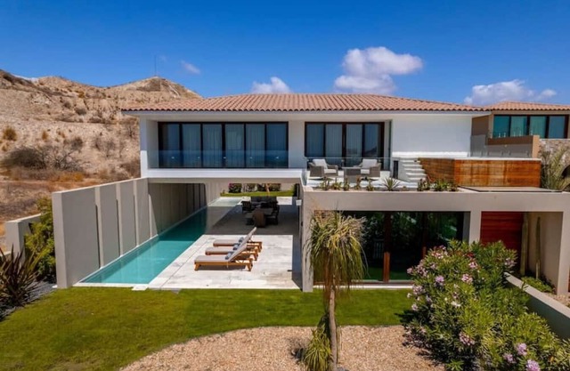 Cozy Lux Villa with Pool/Jacuzzi, near Golf Course