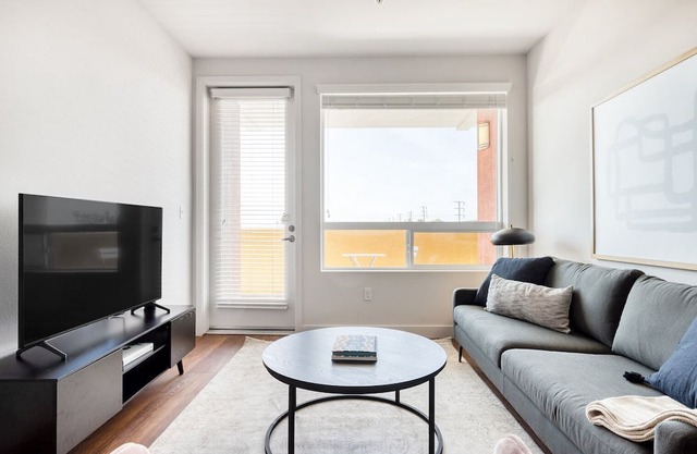 Tasteful Westchester 2BR w/ Pool, Gym & W/D, 5 mins to LAX, by Blueground