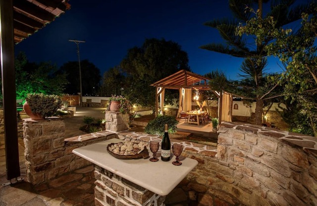 Naxos Chora Villa ''Vaporias'' with amazing garden