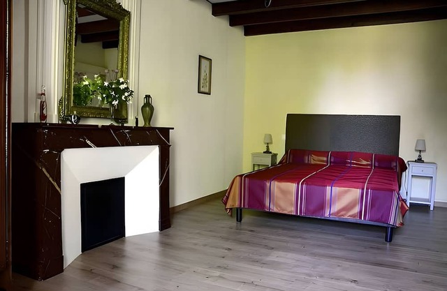 Bed and Breakfast 'Le Vieux Noyer - Tilleul' con jardín compartido y Wi-Fi