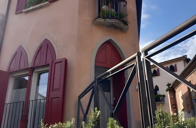 Apartment 'La Casina Delle Olghe 3' with Balcony, Wi-Fi and Air Conditioning