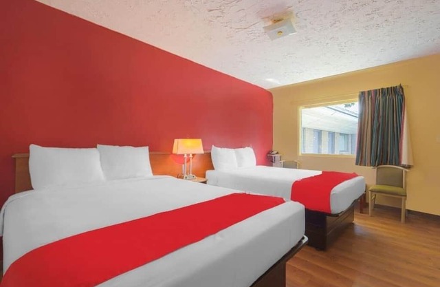 Golf near Firestone Farms with Clean Stay and Free Parking Available