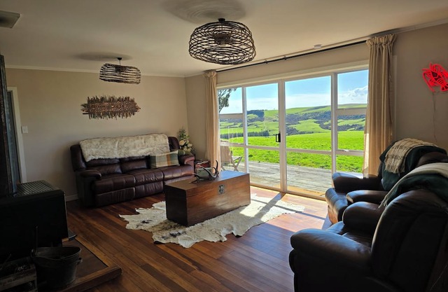 Crayfish Creek Farmstay - Rustic meets Coastal Charm & Stunning panoramic views.