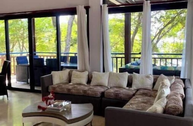 Saboga Beachfront Villa - Island Getaway for 11