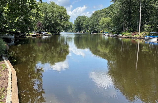 Beautiful, quiet lakefront property at Lake of the Woods, Virginia