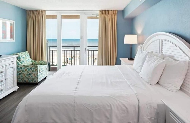 Atlantic View 1BR w/Kitchen, Pool, and Easy Access to Sun, Sand, and Dining