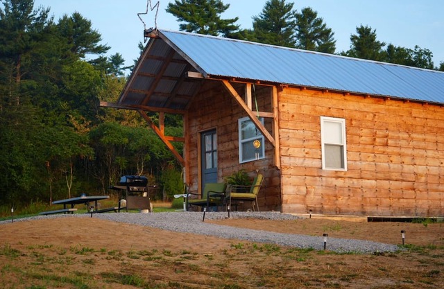 Rustic ADK cabin off grid with electric option