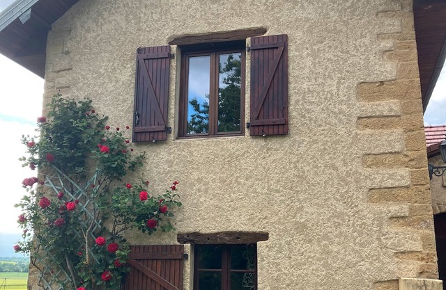 Holiday Home 'Gîte Du Poisson Rouge' with Private Terrace and Shared Garden