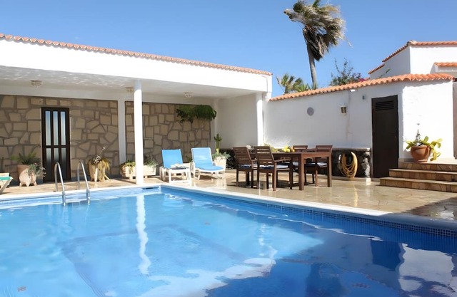 Holiday Chalet 'Chalet Poris' with Sea Views, Private Pool and Wi-Fi