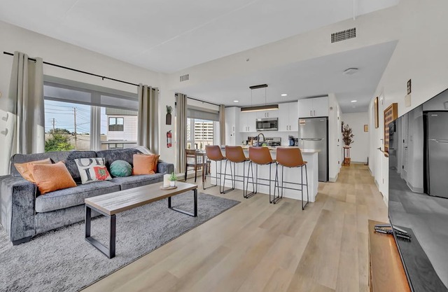 Brand New Luxe Suite close to CLE Clinic, University Circle, Stadiums & Downtown