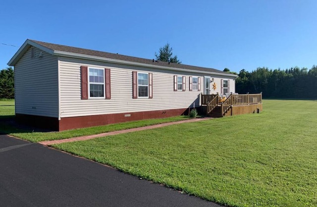 Private cottage to enjoy while taking in a view of the Darnley basin!
