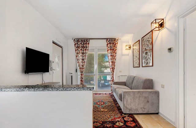 Apartment '9' with Shared Garden, Balcony and Wi-Fi