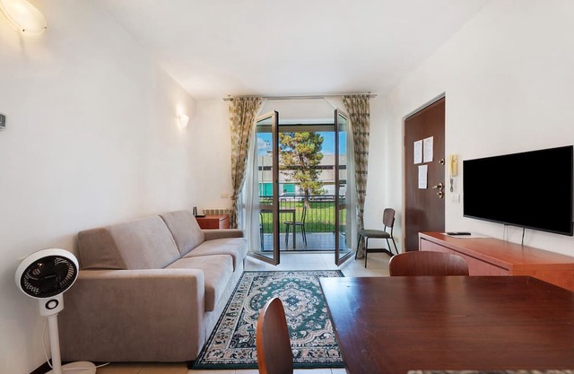 Apartment '2' with Shared Garden, Balcony and Wi-Fi