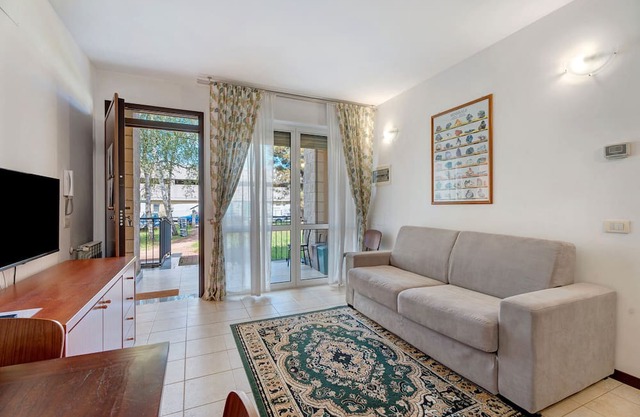 Apartment '5' with Shared Garden, Balcony and Wi-Fi
