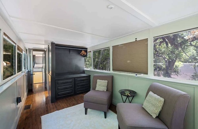 Charming 1-bedroom house in Centerville with AC