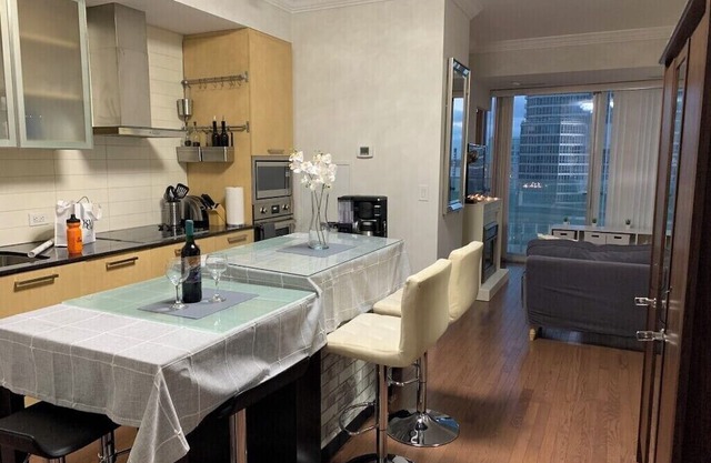 3-bedroom condo in marvelous Toronto with fitness room, AC, ACC,Union Stn,PATH