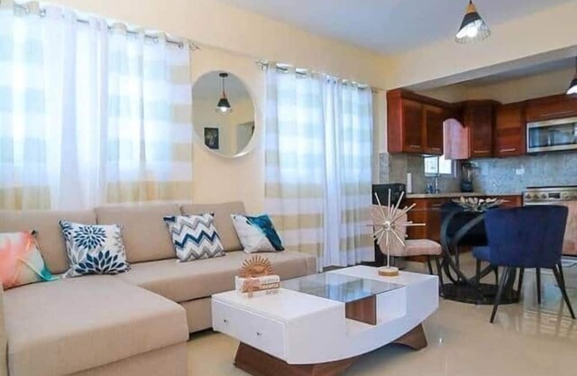 Beautiful 2Bd/2bath apt W. AC, Garage & roof top