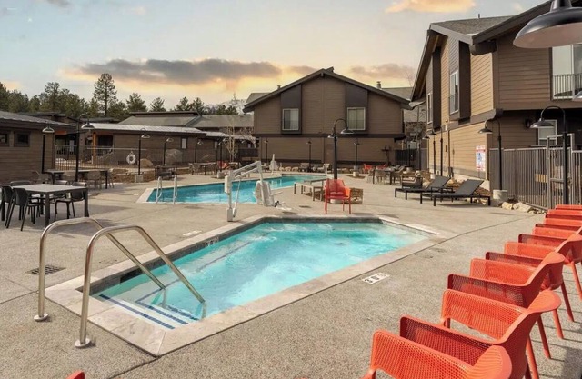 Rustic Room Near Mammoth Ski Lifts & Beautiful Sherwin Lakes Hiking Trails