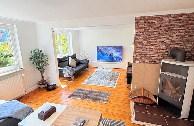 Modern vacation home with sauna, fireplace & billiards - close to the lake