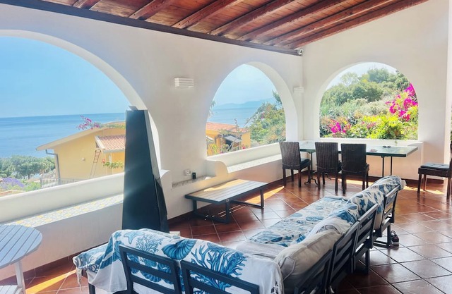 Sea View Villa with XL Hot Tub