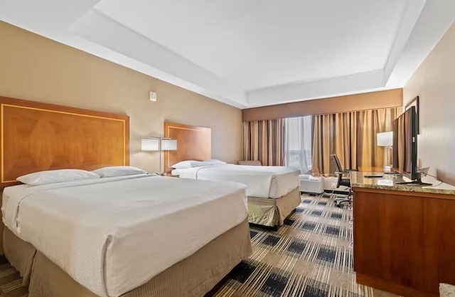 Welcoming Double Suite Sleeps 4 Prime Location