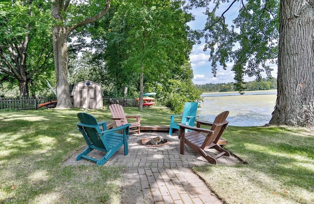 Riverfront Retreat with Hot Tub, Kayaks | Sleeps 8